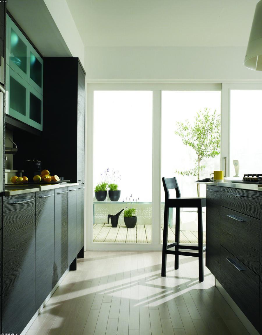 Moderne Designküche mit Echtholzfronten